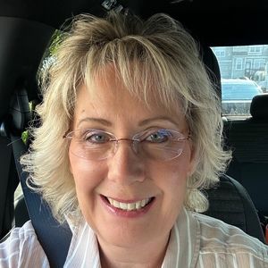 Meet your Posher, Laurie